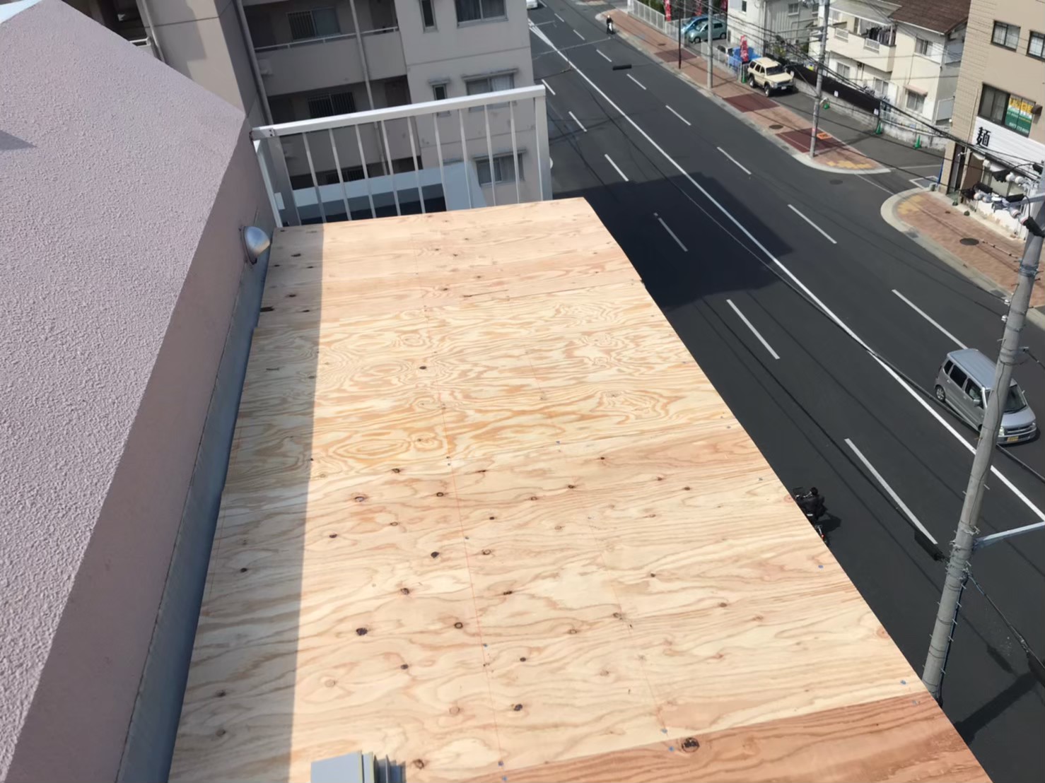 マンションの庇から雨漏り防水工事